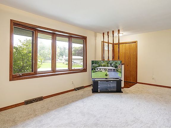 4th image of 6205 Thorncrest Dr