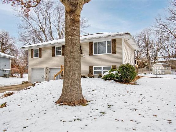 3rd image of 616 NE Sunnybrook Dr