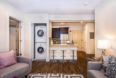 3rd image of 40 Jackson Ave APT 4R