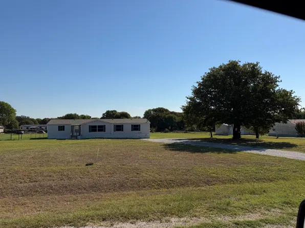 239 Cedar Dr, Azle, TX 76020