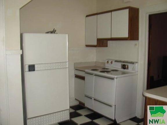 3rd image of 2601 Chicago Ave