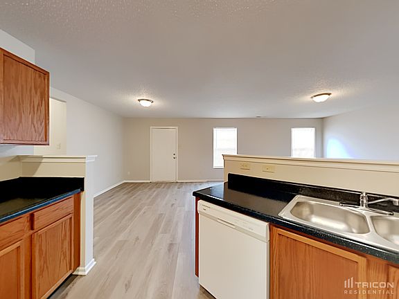 5th image of 859 Olmsted Dr