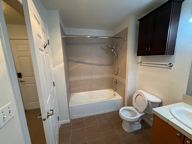 621 5th Ave N #103 — Photo 4