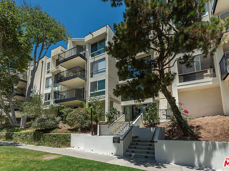 1340 S Beverly Glen Blvd #107 — Photo 2