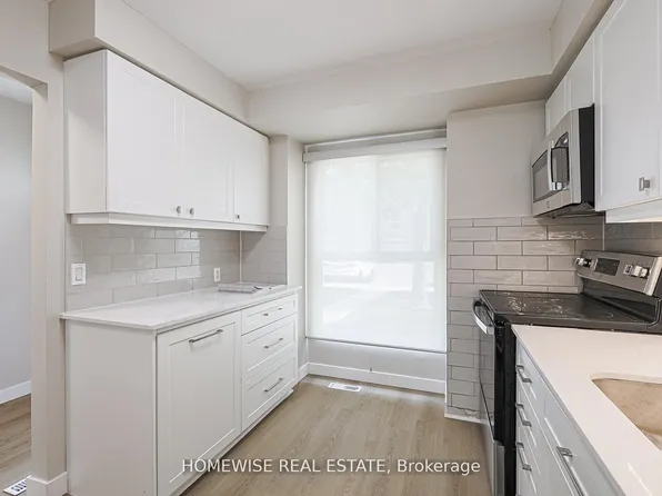 560 Waverly St N #17, Oshawa, ON L1J 5Y4