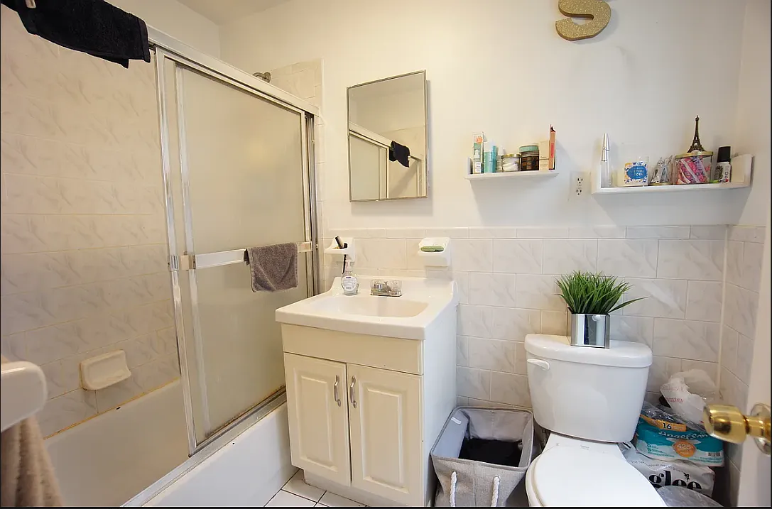 206 Saint Nichlas Avenue — Photo 4