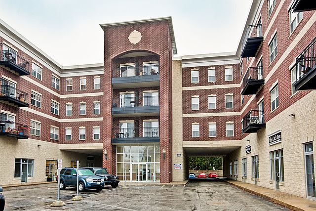 1st image of 10 N Lake St APT 321