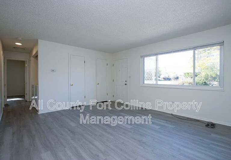 1718 Larch St #2 — Photo 3