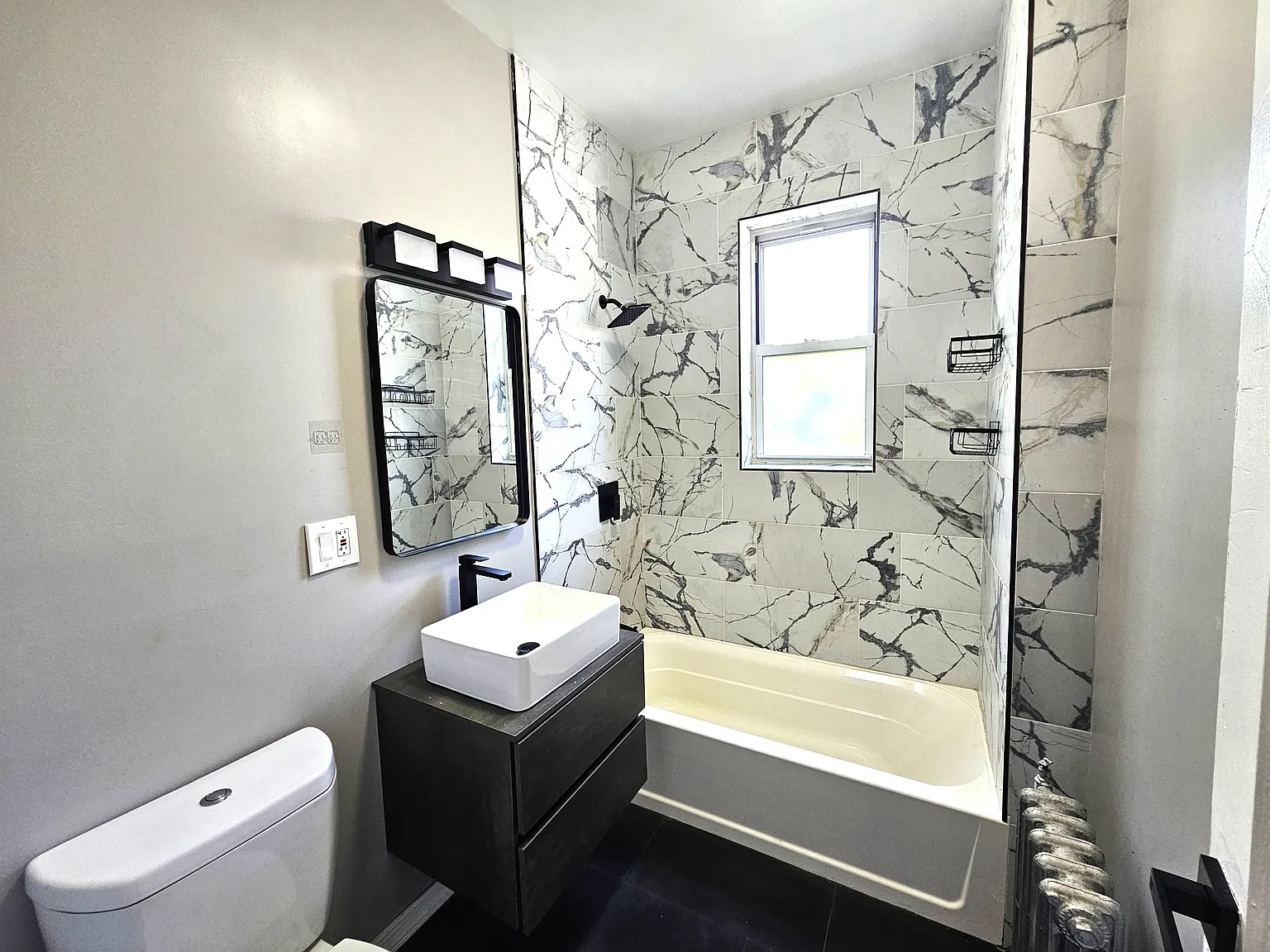 1 bed, 900 sqft, $2,100 — Photo 1