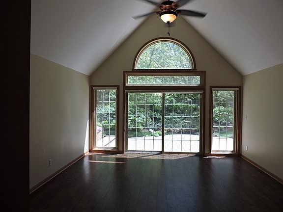 3rd image of 210 Schott Dr