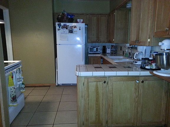5th image of 2102 E Crockett Ave