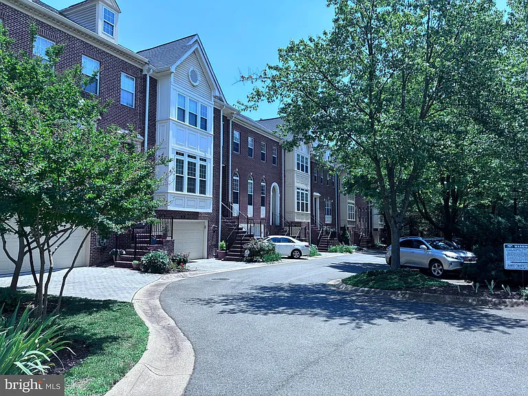214 Halpine Walk Ct — Photo 2