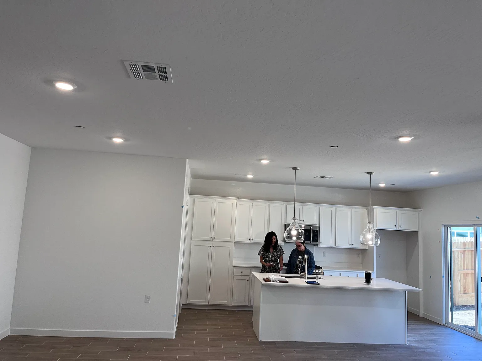 3 bed, 1635 sqft, $2,600 — Photo 2