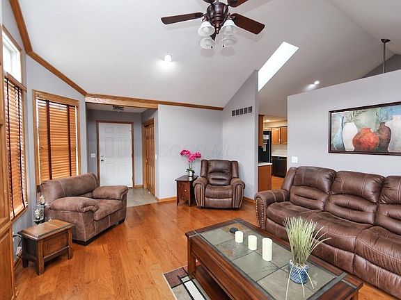 3rd image of 14 Coventry Ct W