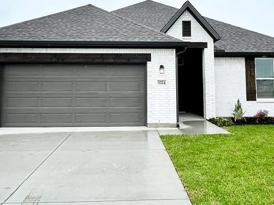 3024 Teller Dr