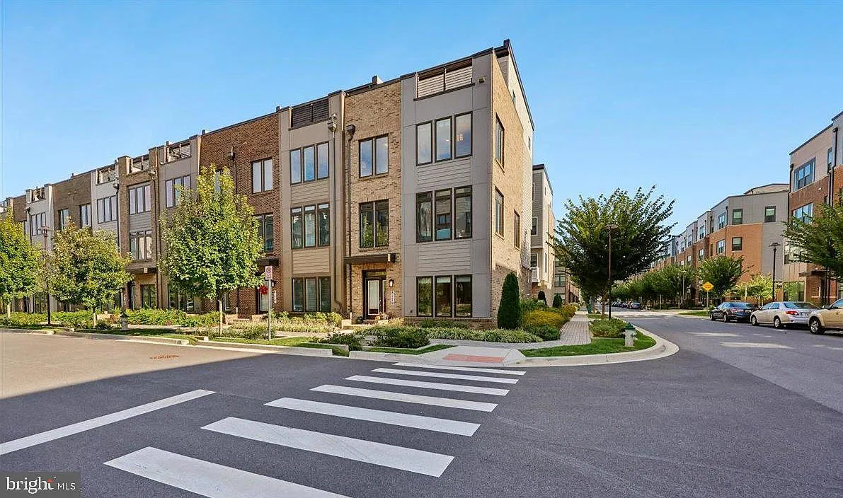 4 bed, 5.0 bath, 2322 sqft, $4,300 — Photo 1