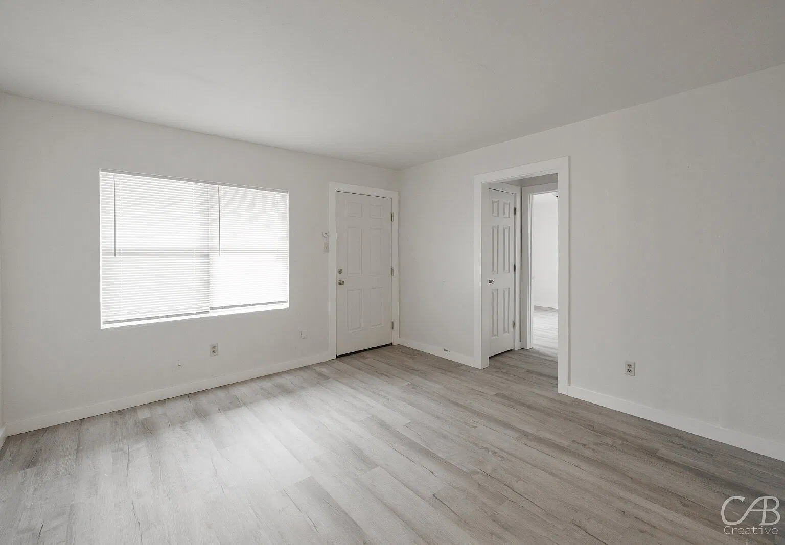 3 bed, 1.0 bath, 998 sqft, $1,895 — Photo 4