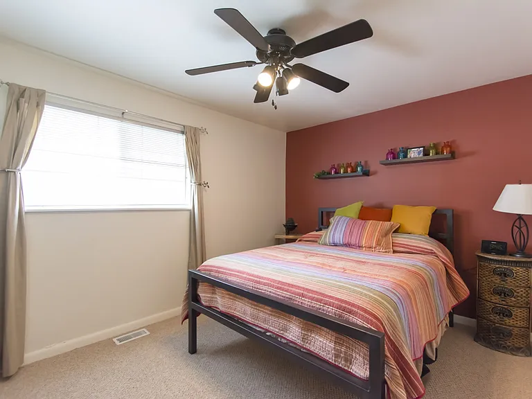 Barney's Place Apartments — Photo 13