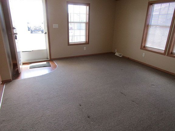 3rd image of 658 Bluebird Cir #A