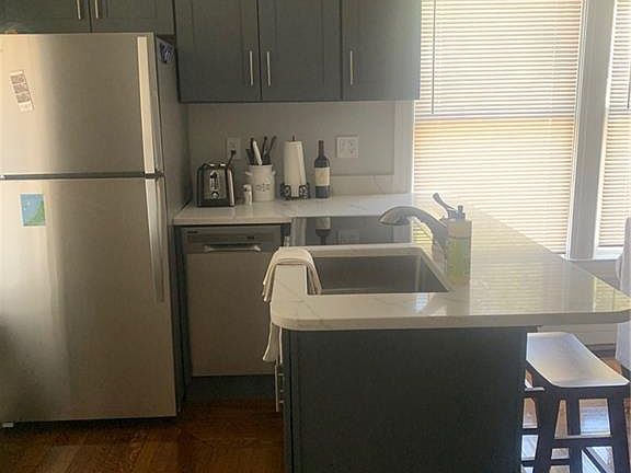 5th image of 264 Bowen St APT 1W