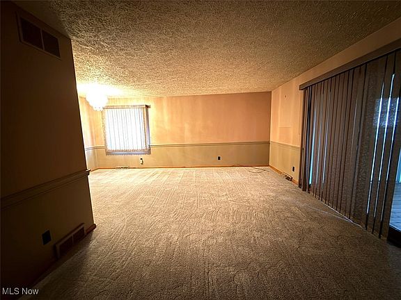 4th image of 2851 Carlton Dr NW