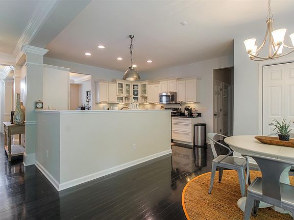 3rd image of 7401 Thornwood Ct