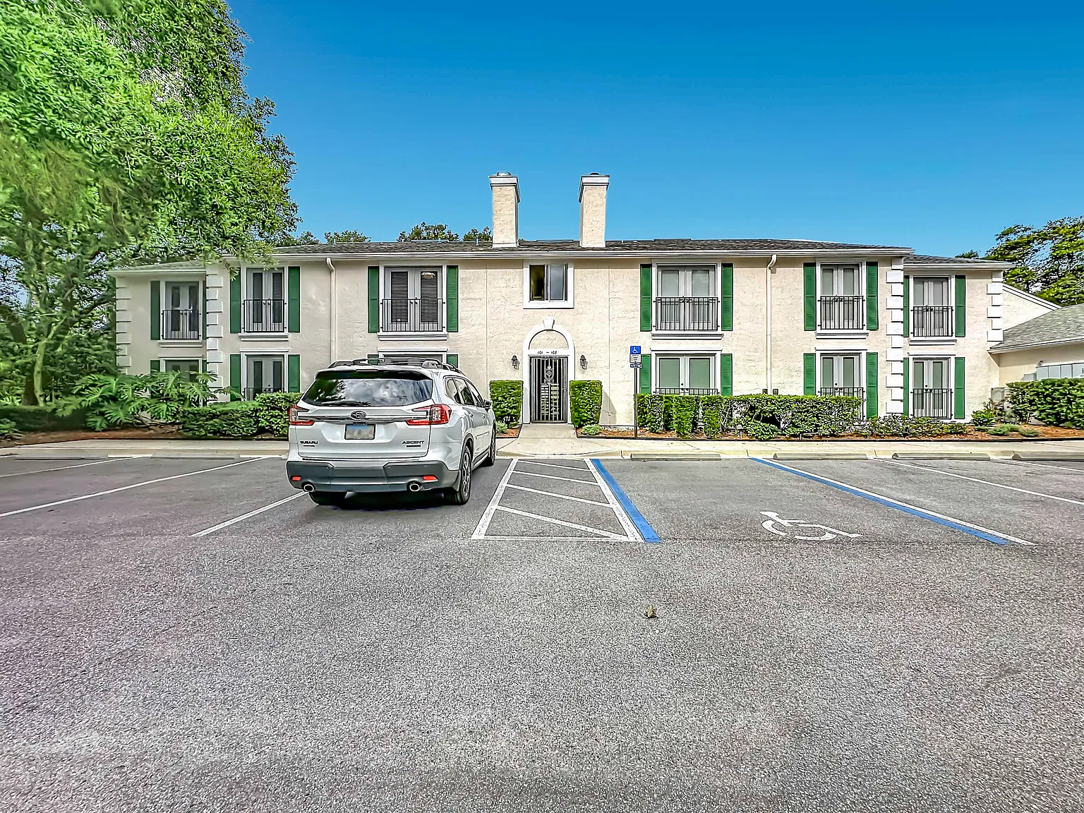 13715 Richmond Park Dr N — Photo 1