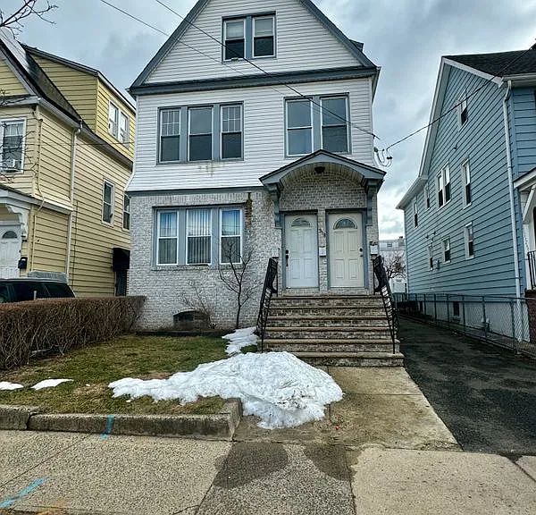 318 Ampere Pkwy #2 — Photo 1