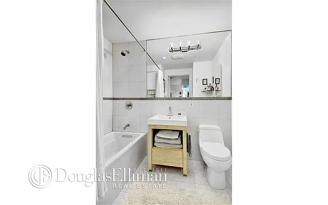 Rented by Douglas Elliman | media 19