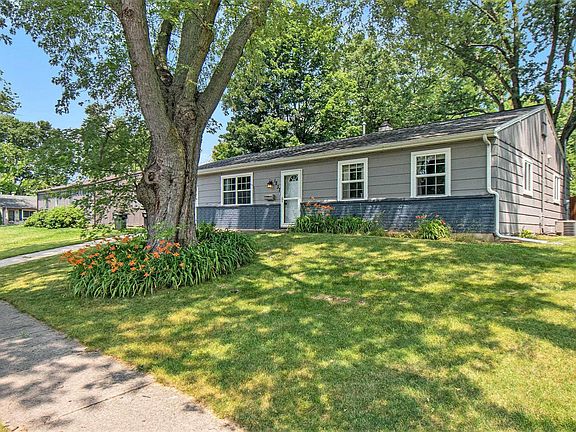 3rd image of 1837 Thornhill Dr