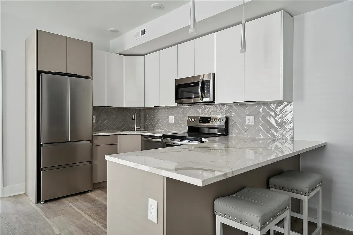 2 bed, 700 sqft, $1,600 — Photo 4
