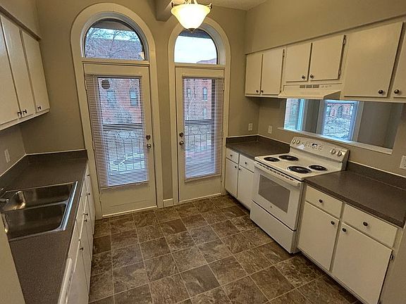 3rd image of 735 E 16th St APT 21