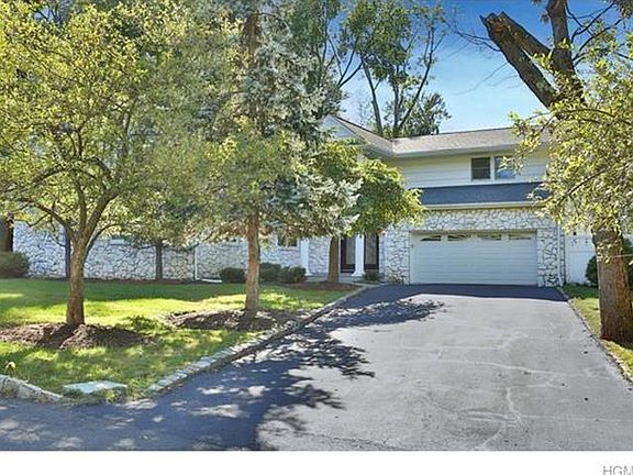 3rd image of 10 Windgate Dr