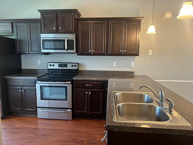 943 Erika Ln — Photo 6