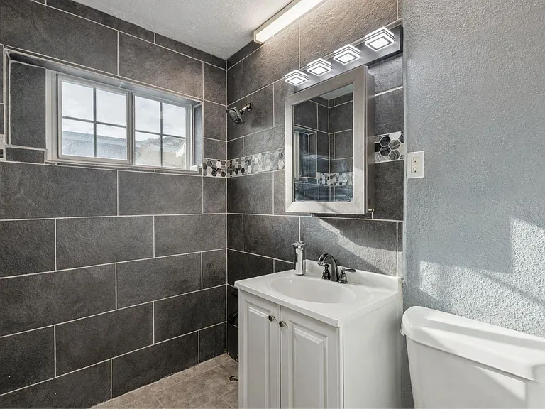 105 Pompano Ave — Photo 13