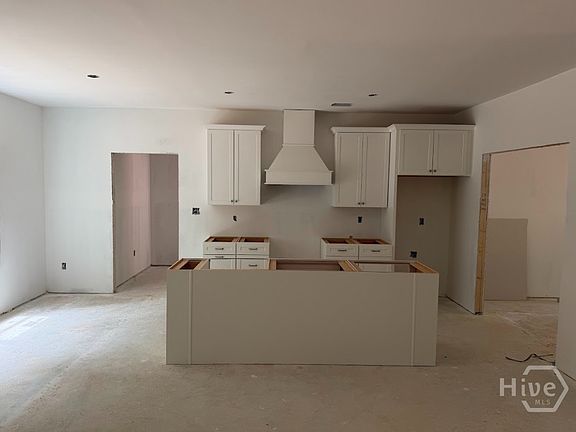 4th image of 334 Ridgewood Road