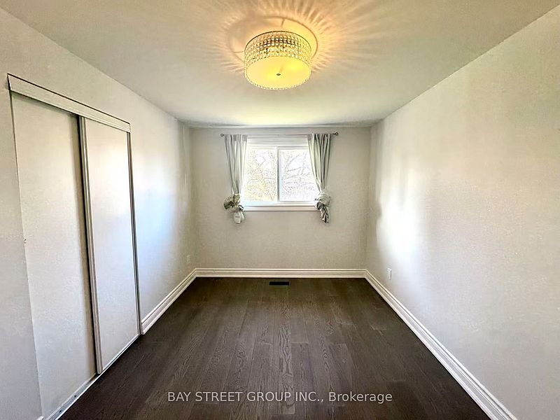 Ajax House for rent - 5 Bedrooms — photo 5