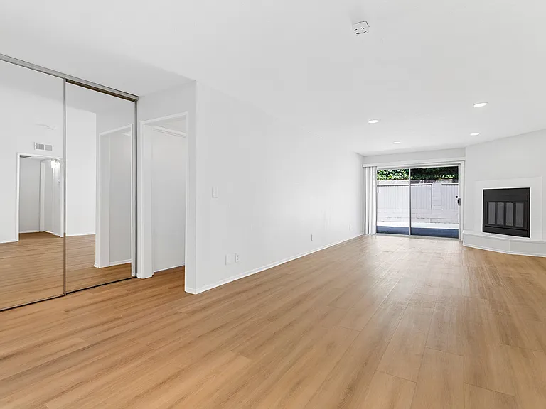 1626 Malcolm Ave — Photo 10