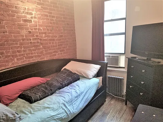 Rented by The Hamilton Group | media 18