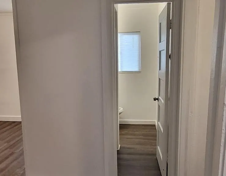1915 W 2nd St #7 — Photo 5