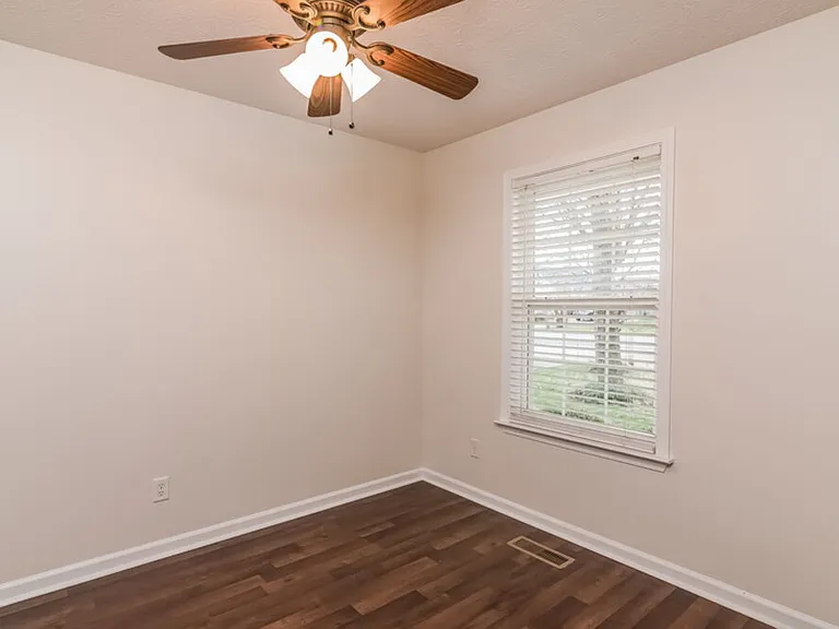 1907 Stoney Meadow Dr — Photo 7