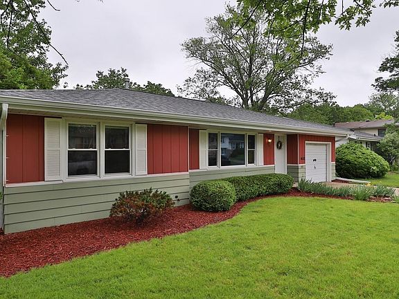 3rd image of 2709 W Huntington Dr