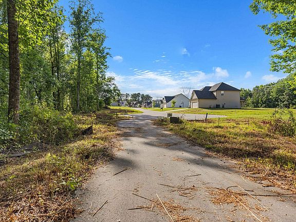 3rd image of 121 Carolina Dr