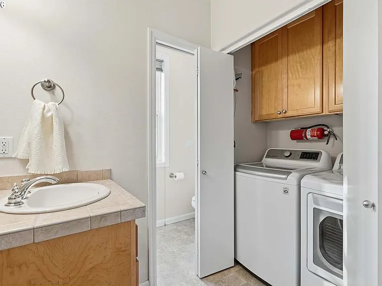2442 NW Burnett St — Photo 7