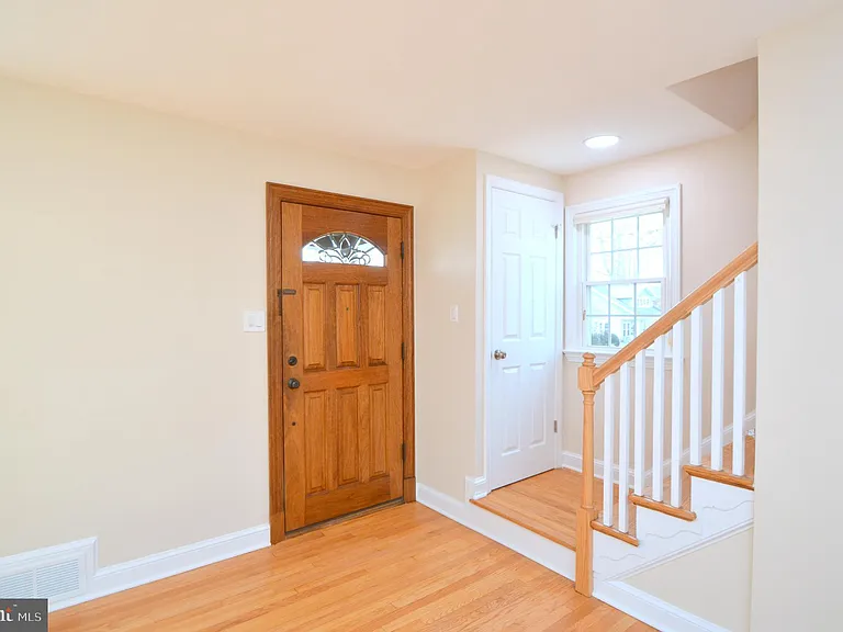 2441 N McKinley St — Photo 3