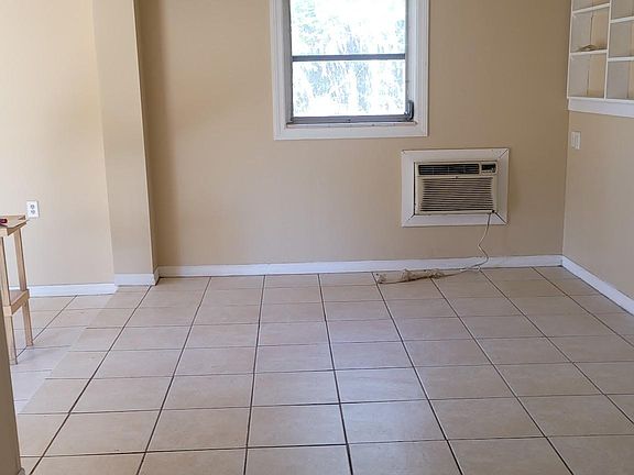 5th image of 359 Pershing Ave