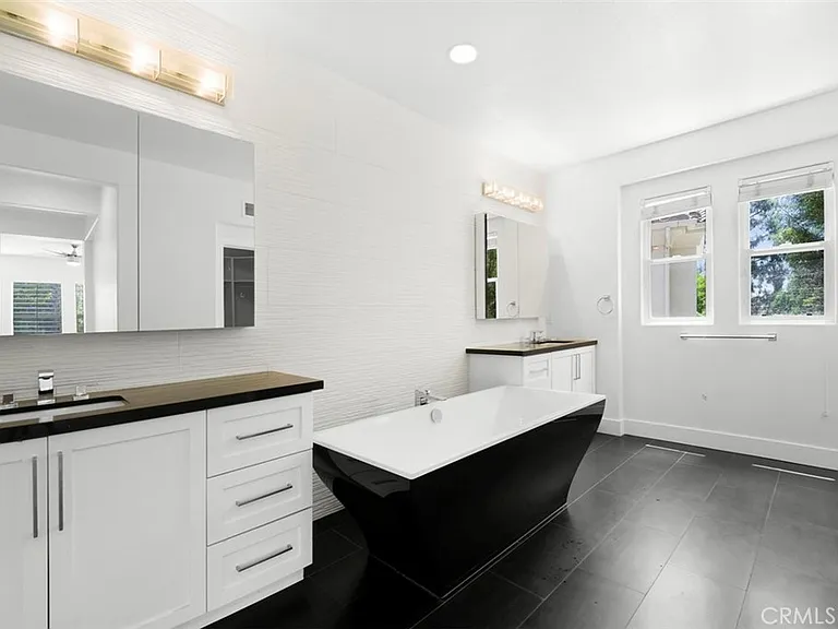 19 Garnet — Photo 24