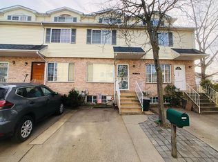 136 Pelican Cir, Staten Island, NY 10306