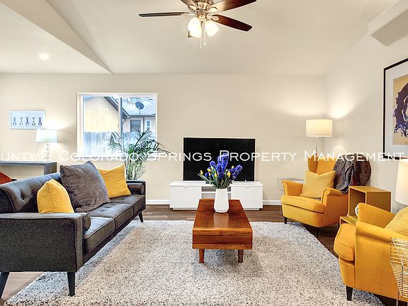 4th image of 55 Royal Crest Dr