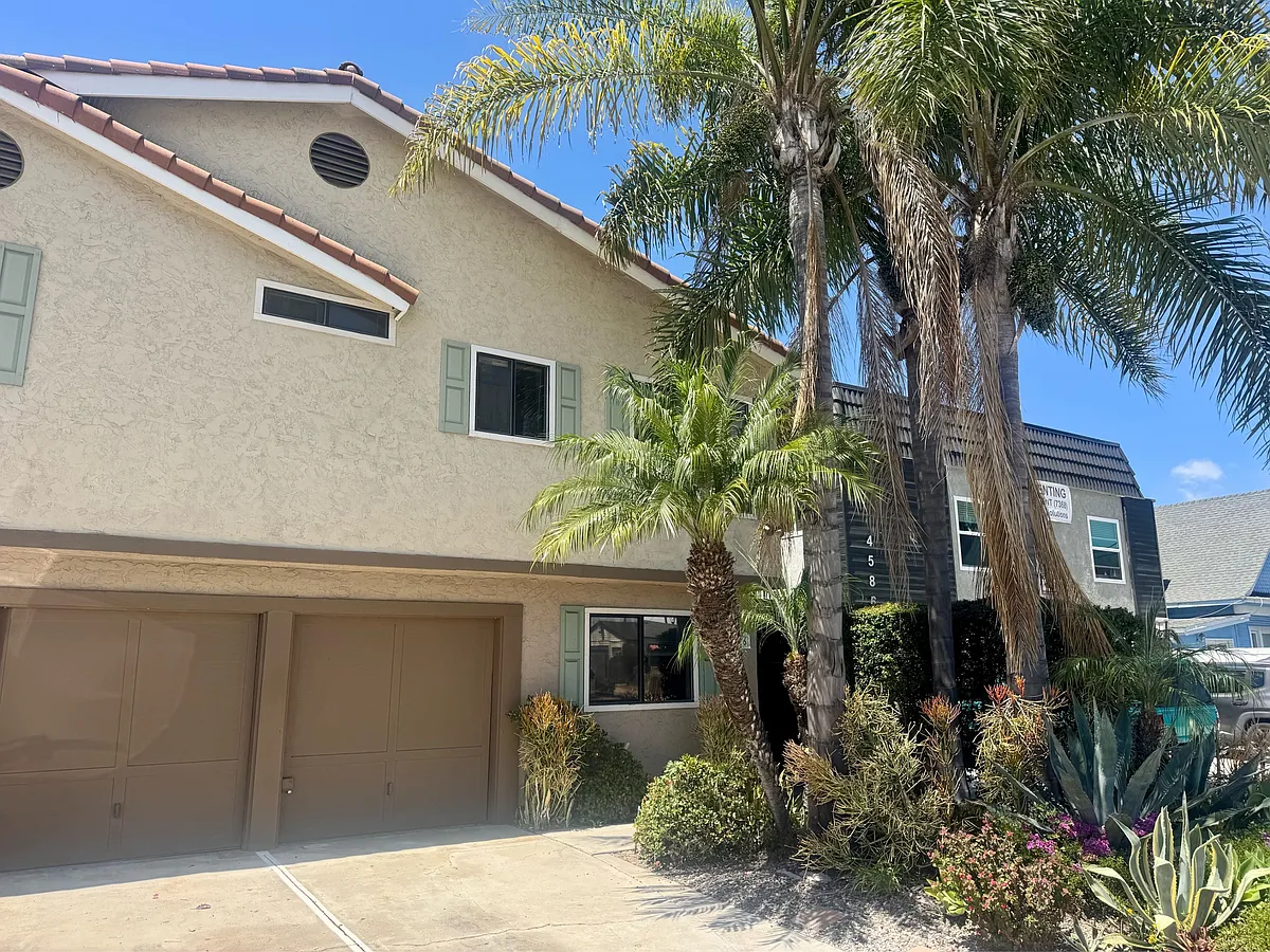 Building Photo - 4576 Hawley Blvd #8